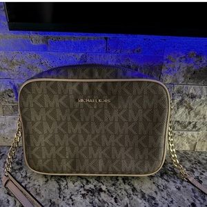 NWOT Michael Kors Cross Body bag med/large